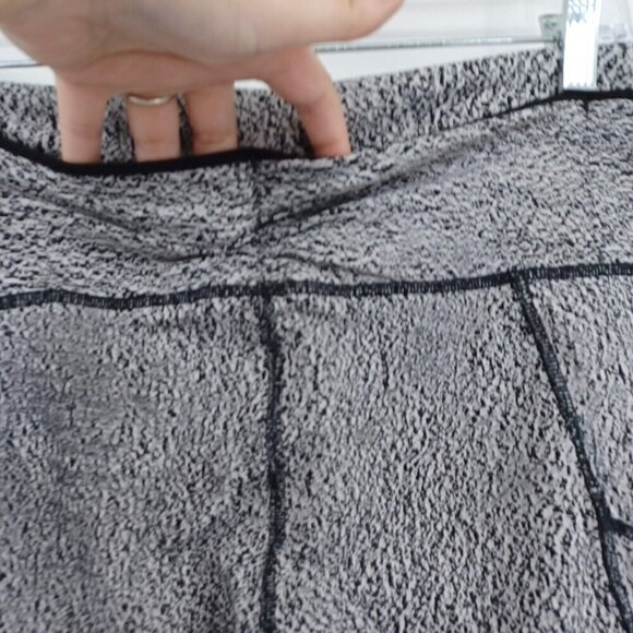 Lululemon Outrun 17" Crop Leggings Power Luxtreme Spray Jacquard White/Black 8 - Picture 6 of 15